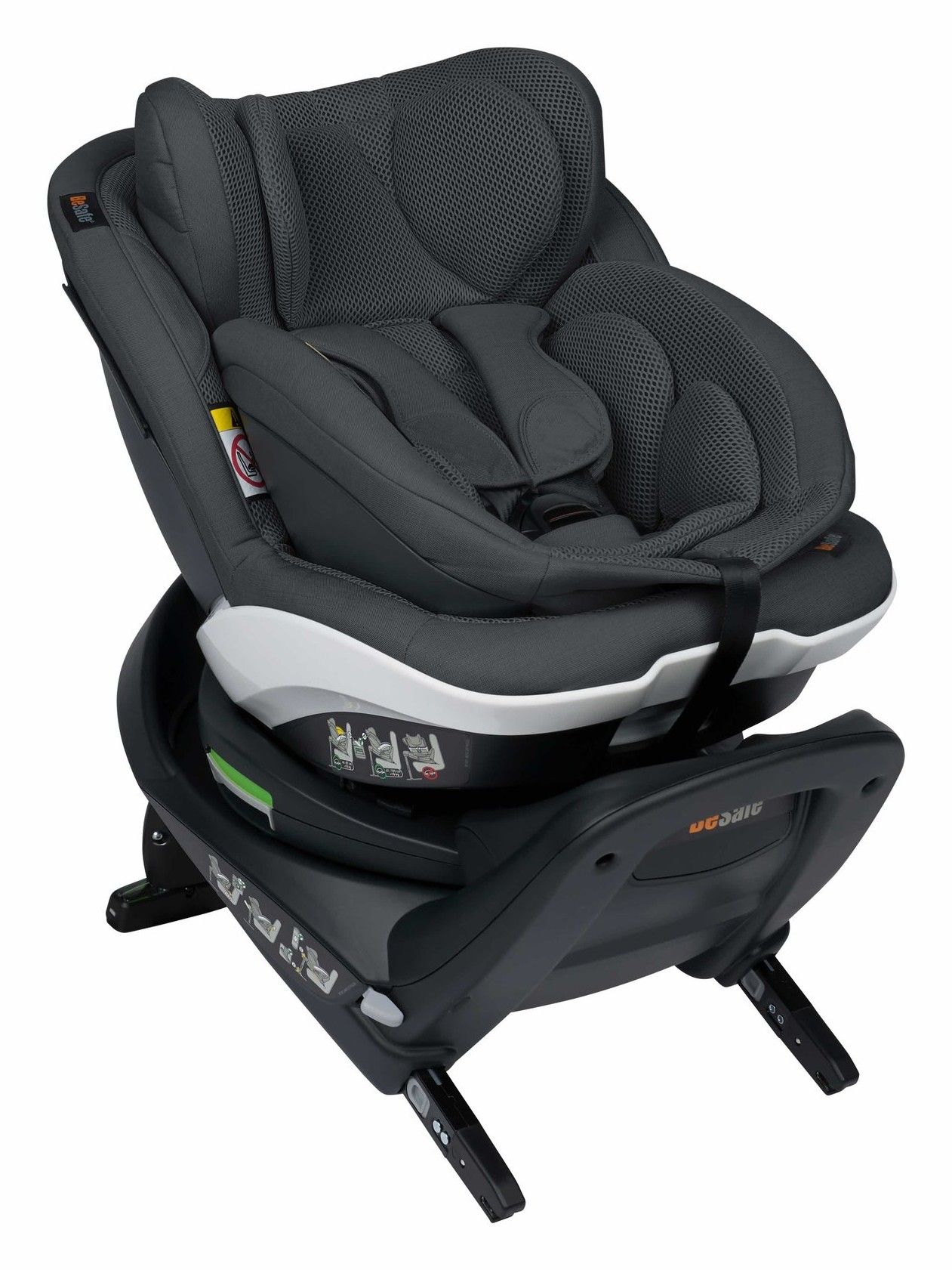 Le siège auto BeSafe iZi Twist B vu de trois quarts, sur fond blanc.