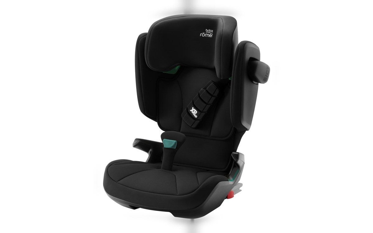 Le rehausseur Kidfix i-Size vu de trois quarts, avec son coussin d'épaule pour la ceinture