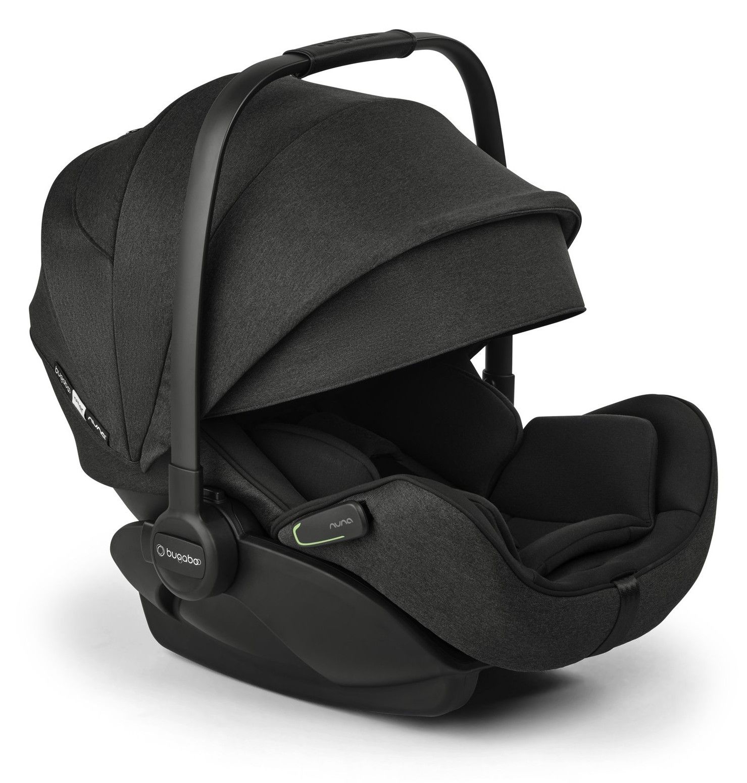 Coque bébé Bugaboo Otter by Nuna, coloris noir, capote dépliée, vue de trois quarts