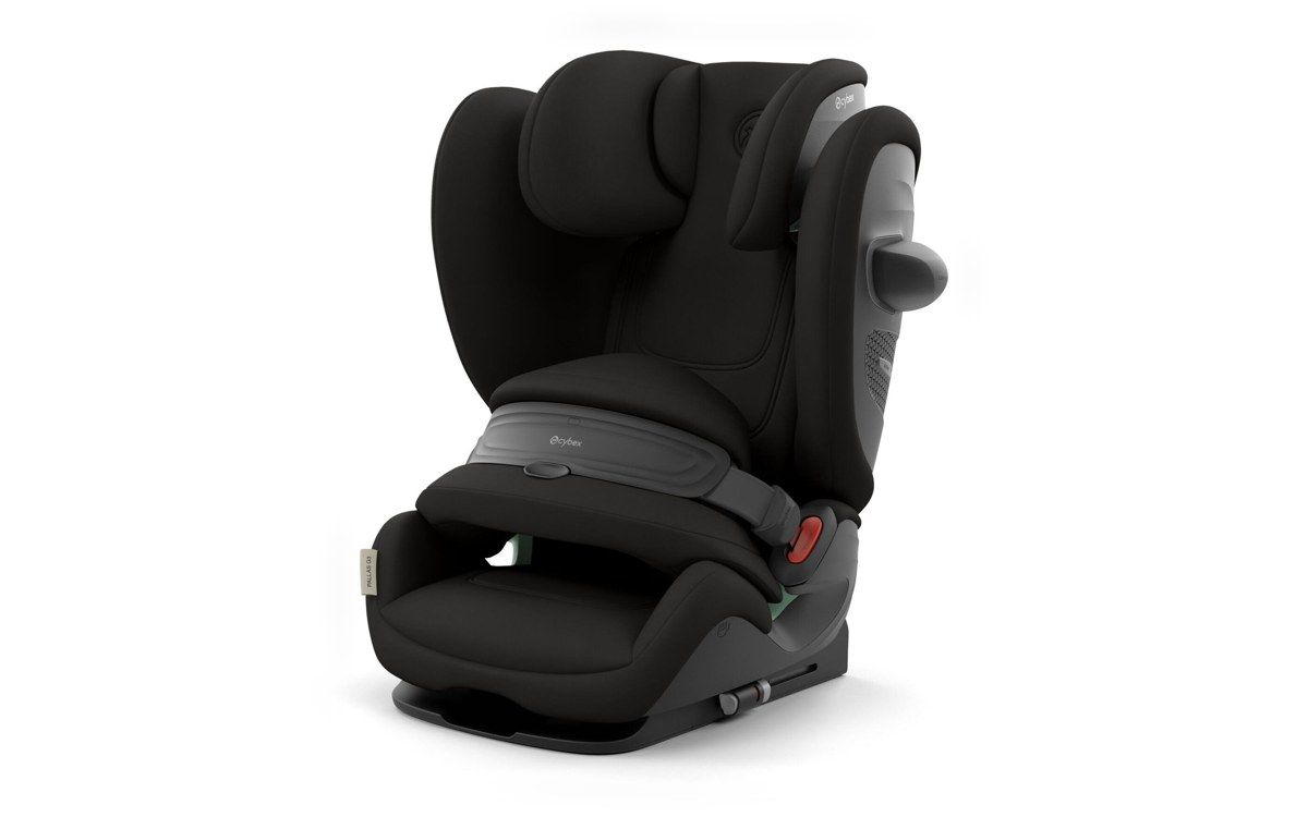 Siège auto à bouclier Cybex Pallas G3 vu de trois quarts, noir, sur fond blanc.