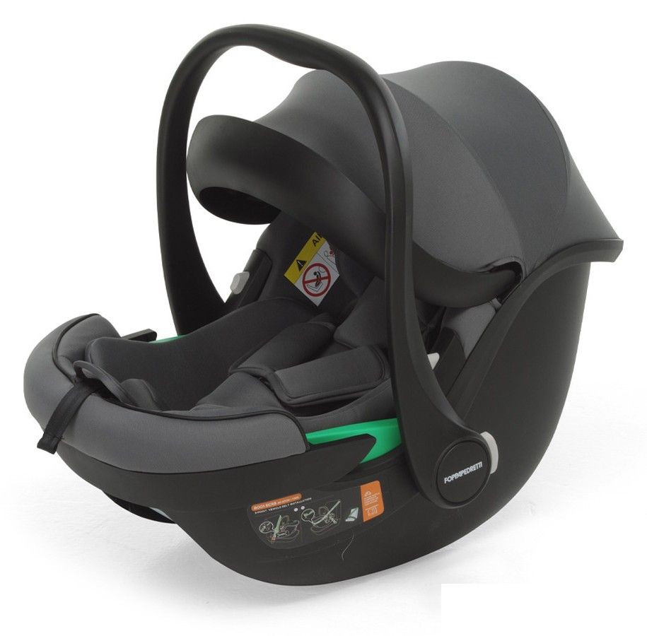 Coque bébé Foppapedretti Disk Infant i-Size, coloris gris pierre, vue de trois quarts avec son anse