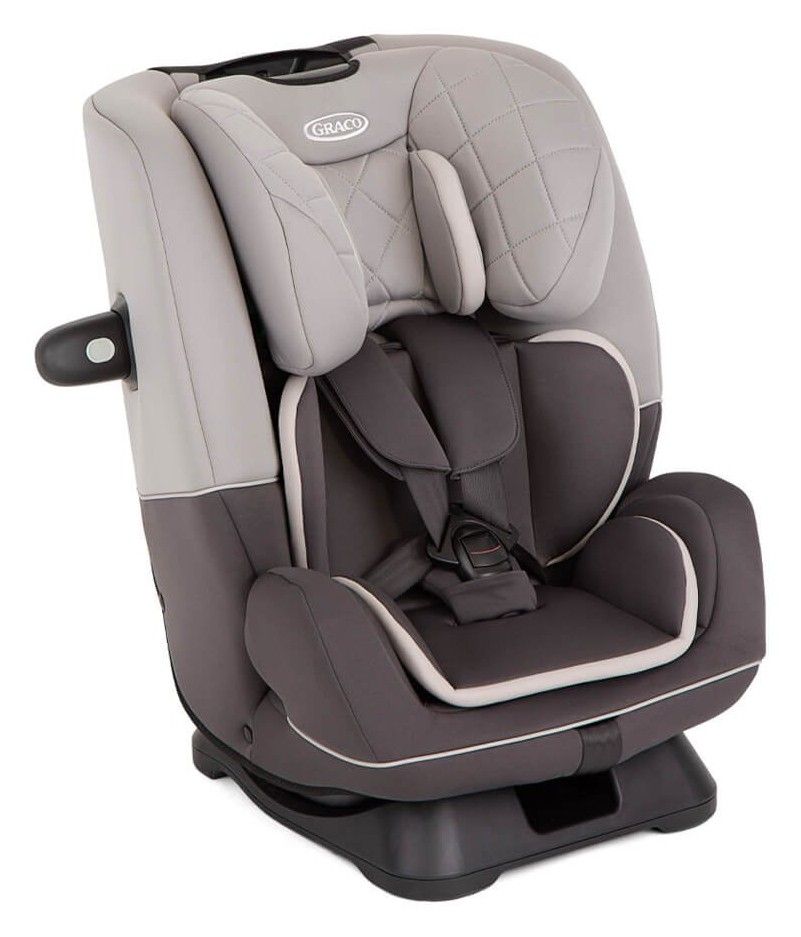 Siège auto Graco SlimFit R129 gris vu de trois quarts, avec son harnais