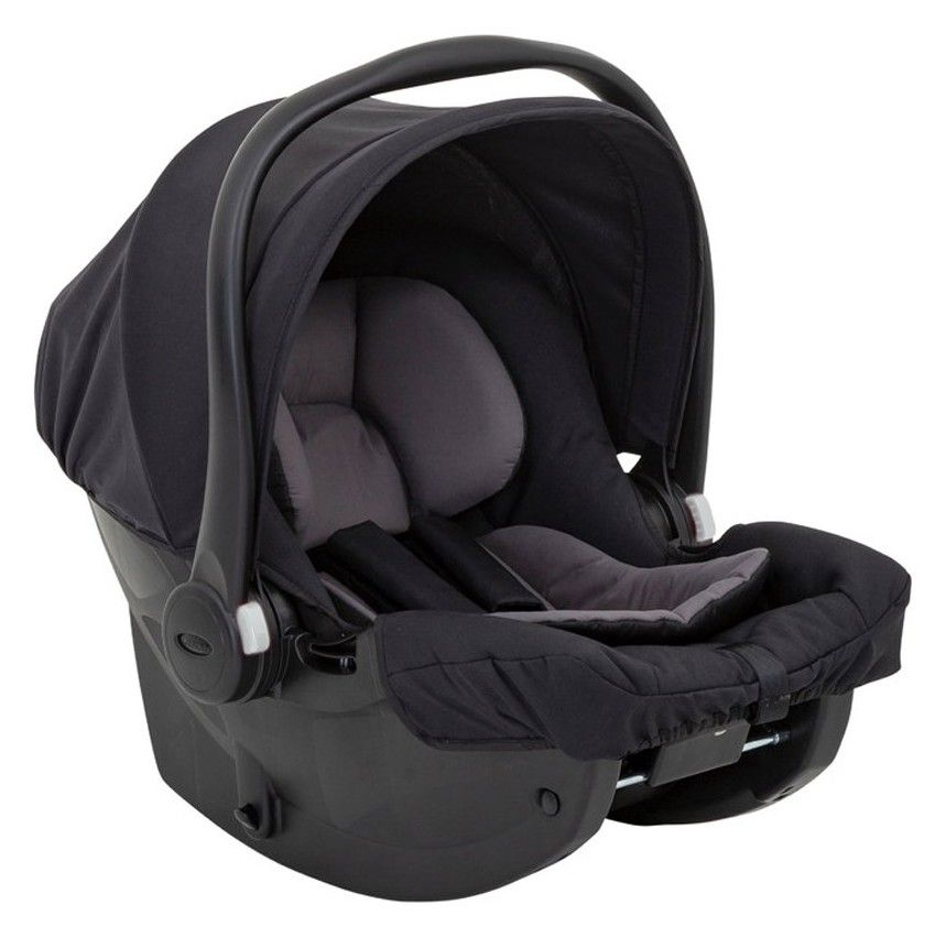 Coque naissance Graco SnugEssentials i-Size noire vue de trois quarts, avec sa capote