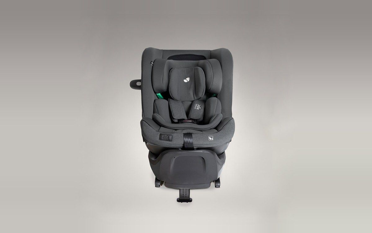 Siège auto pivotant Joie i-Spin XL vu de face, légèrement tourné