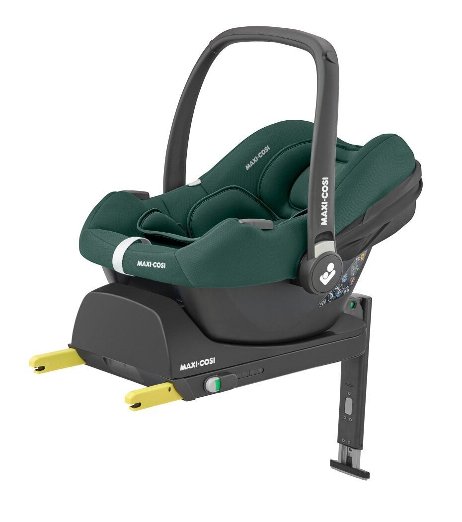 Coque Maxi-Cosi CabrioFix i-Size posée sur sa base ISOFIX, vue de trois quarts arrière