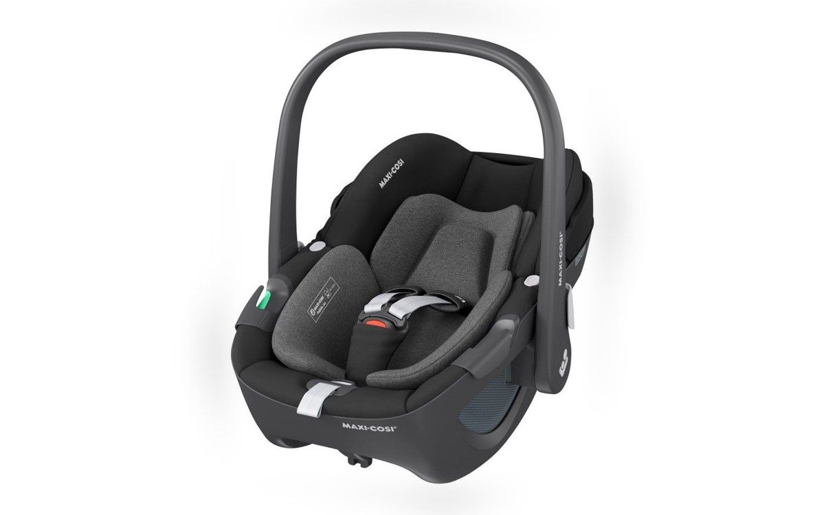 Coque bébé Maxi-Cosi Pebble 360, coloris noir, vue de trois quarts