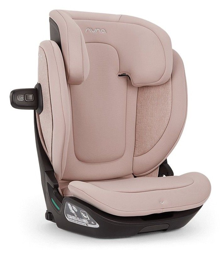 Rehausseur Nuna Aace LX vu de trois quarts, avec son appui-tête et son repose-tête réglables, sur fond blanc.