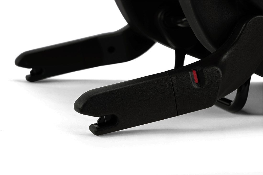 Gros plan sur les deux ancrages ISOFIX rigides à l'arrière de la coque Nuna Pipa Urbn.