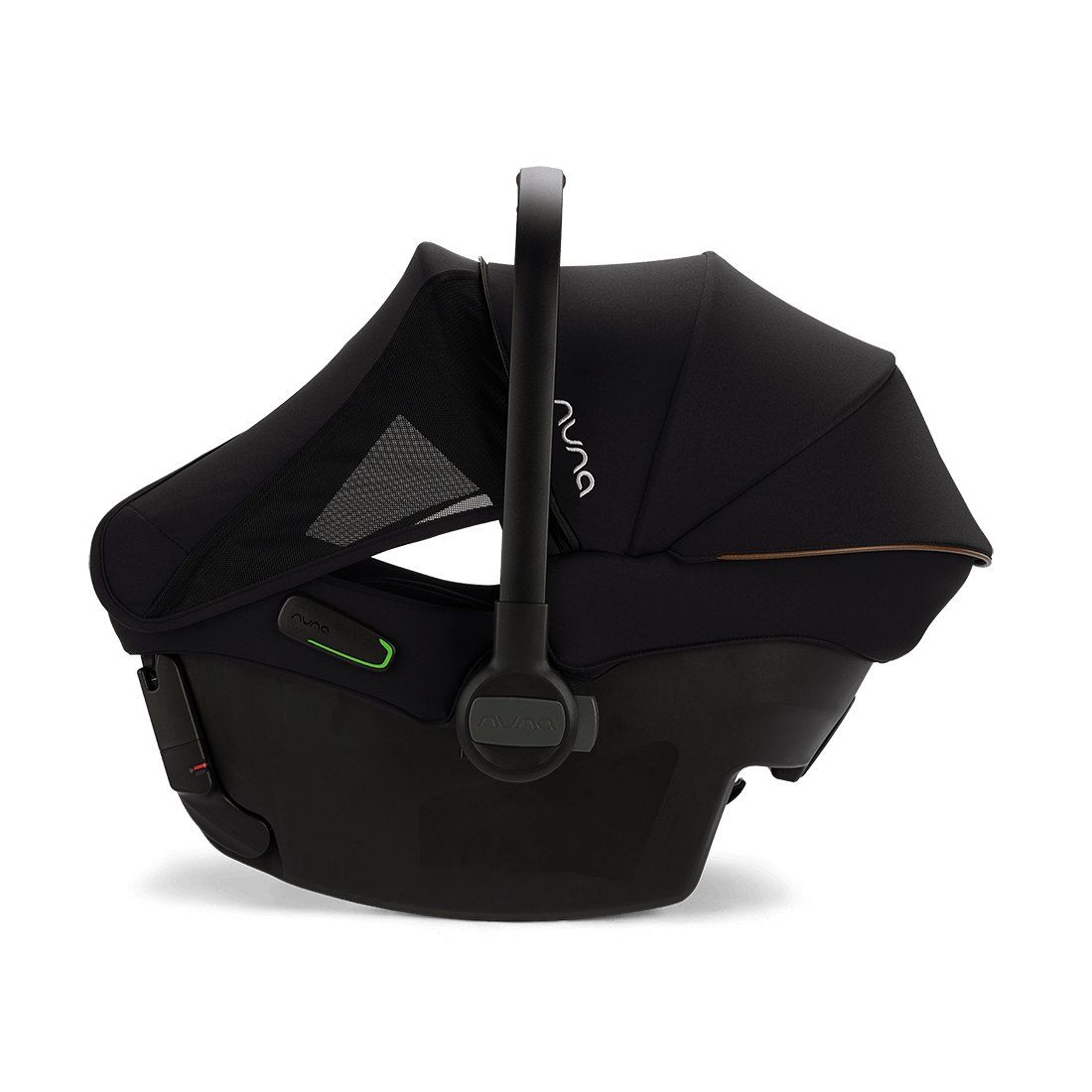 Coque Nuna Pipa Urbn vue de profil, capote dépliée avec sa partie aérée.